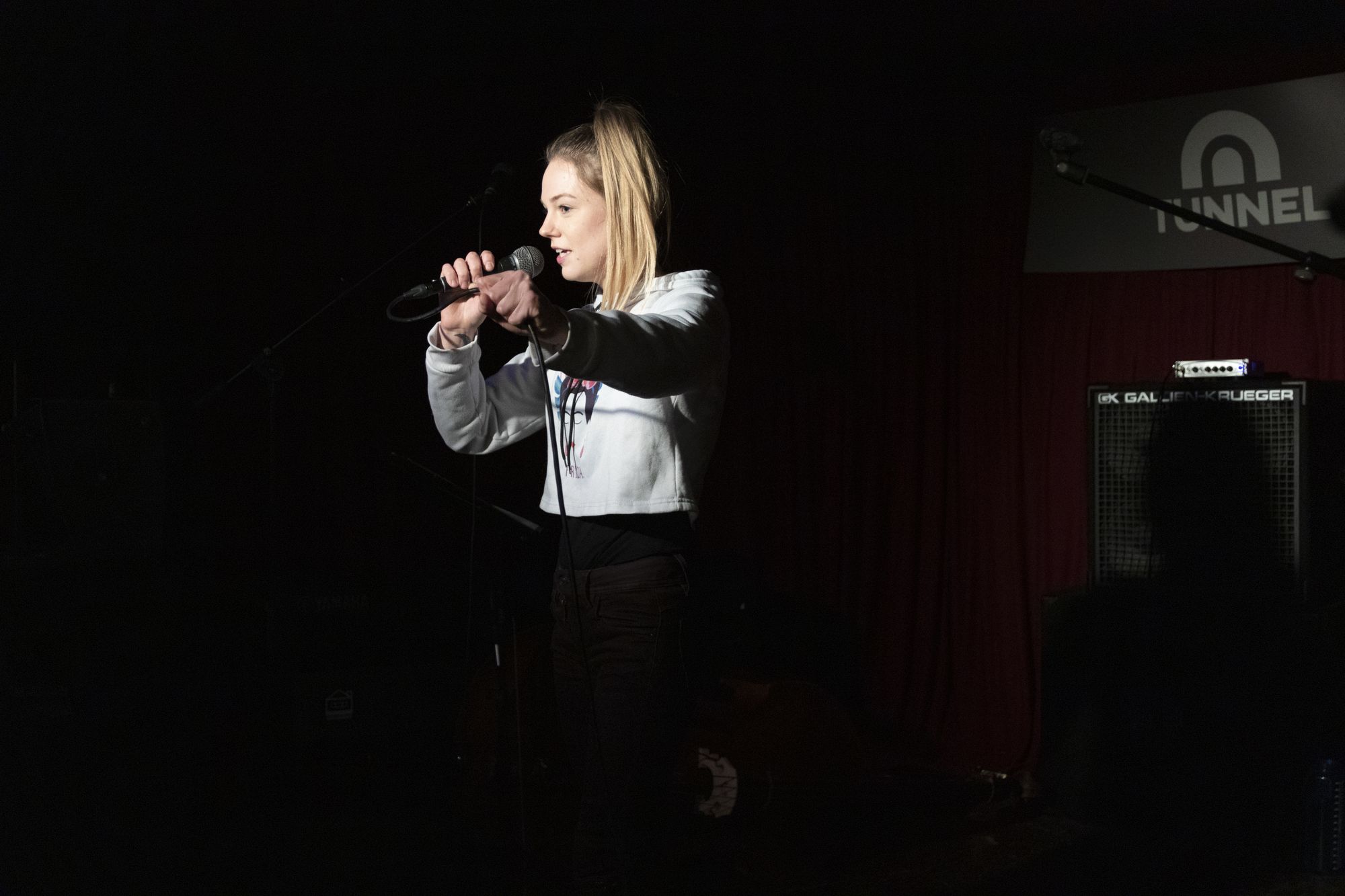 Slammerin am Mikrofon im Tunnel Vienna Live