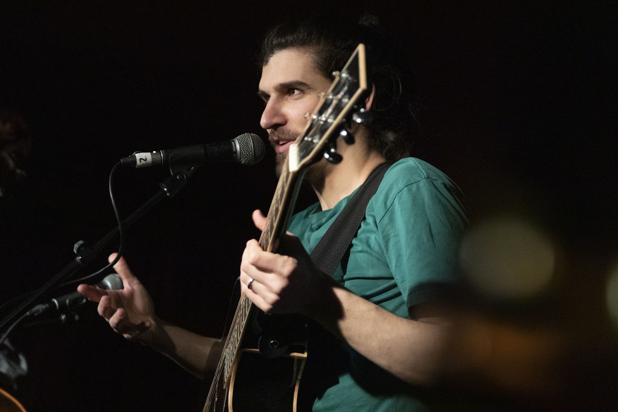 Gitarrist im Rampenlicht